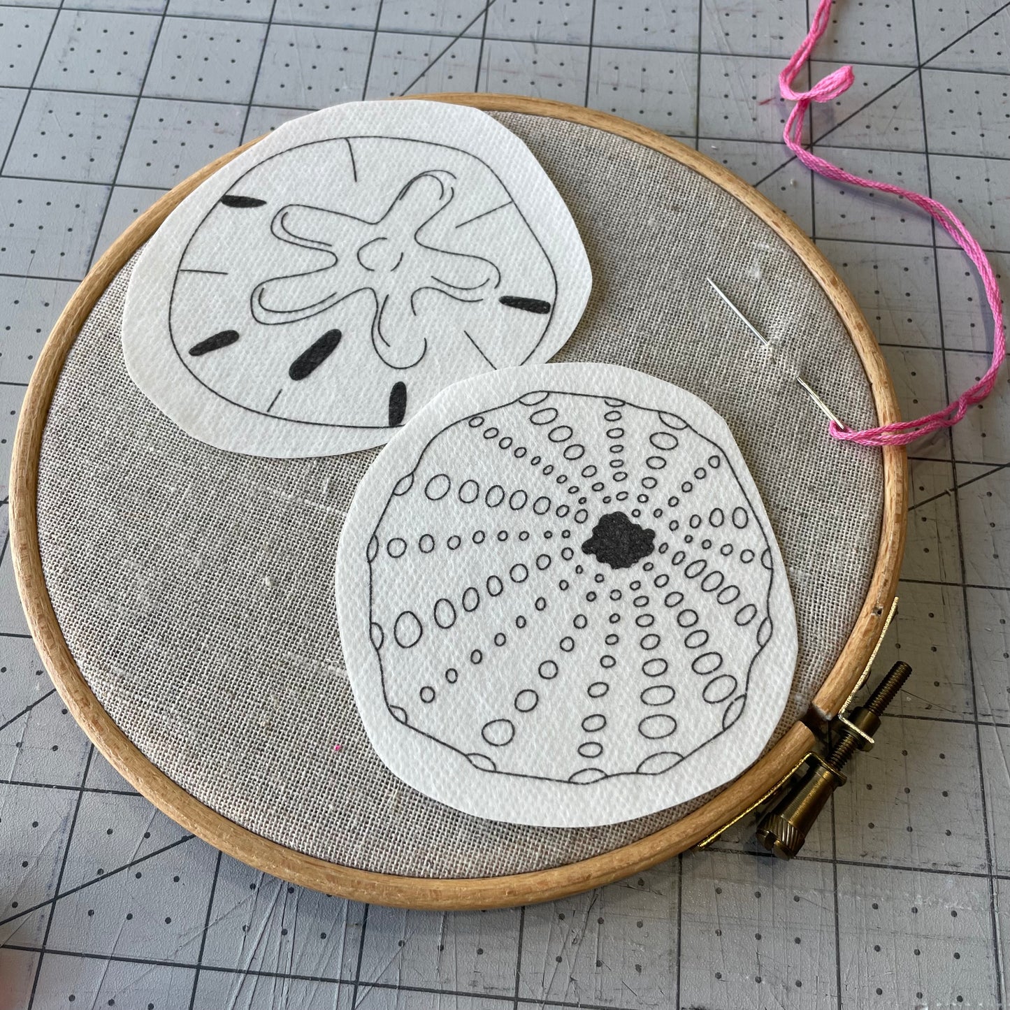 Modèles à broder hydro-solubles - 2 modèles moyens formats