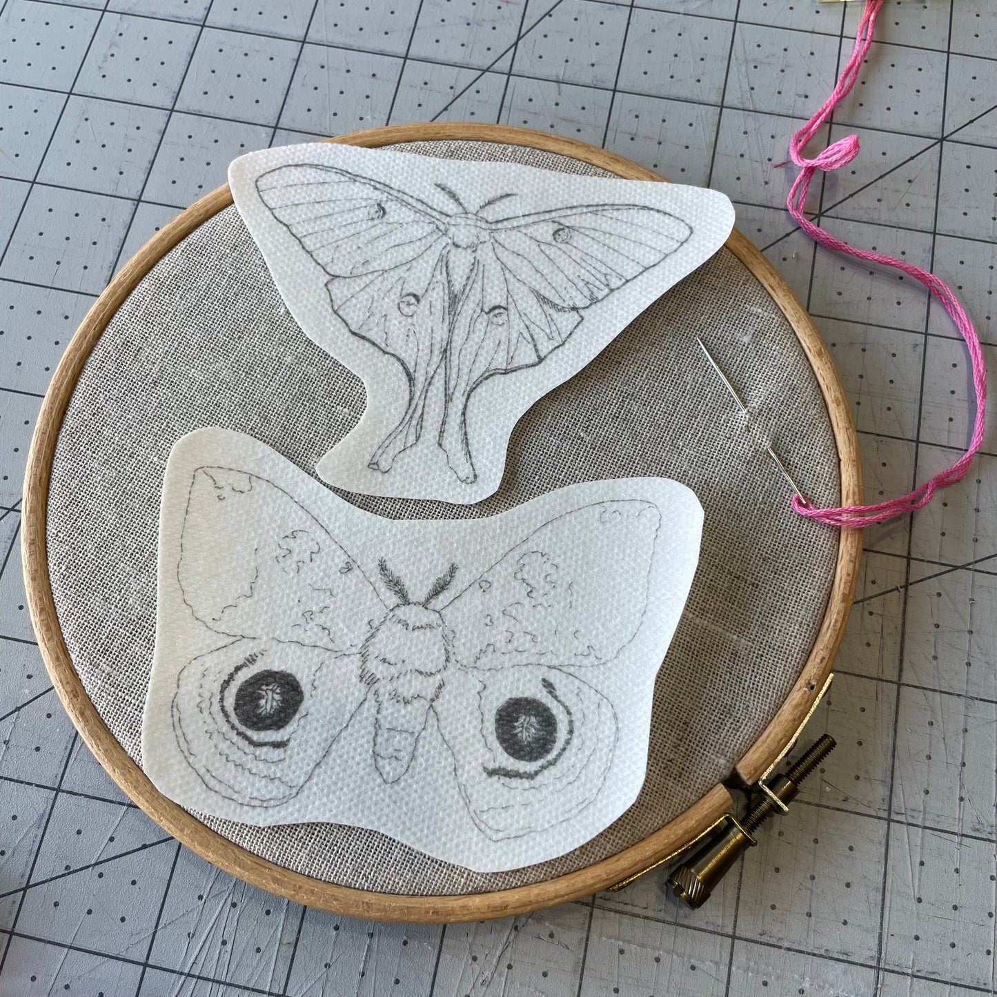 Modèles à broder hydro-solubles - 2 modèles moyens formats