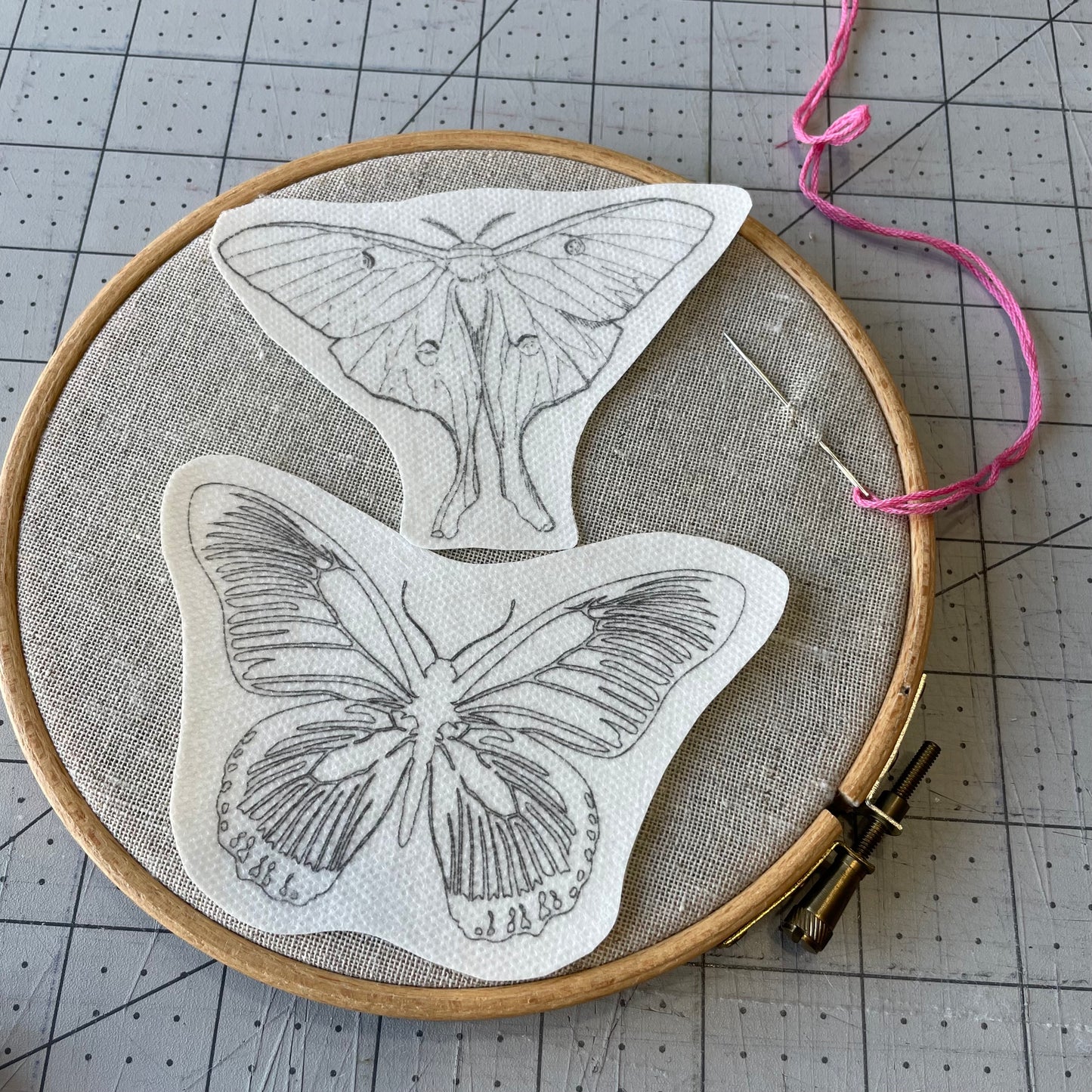 Modèles à broder hydro-solubles - 2 modèles moyens formats