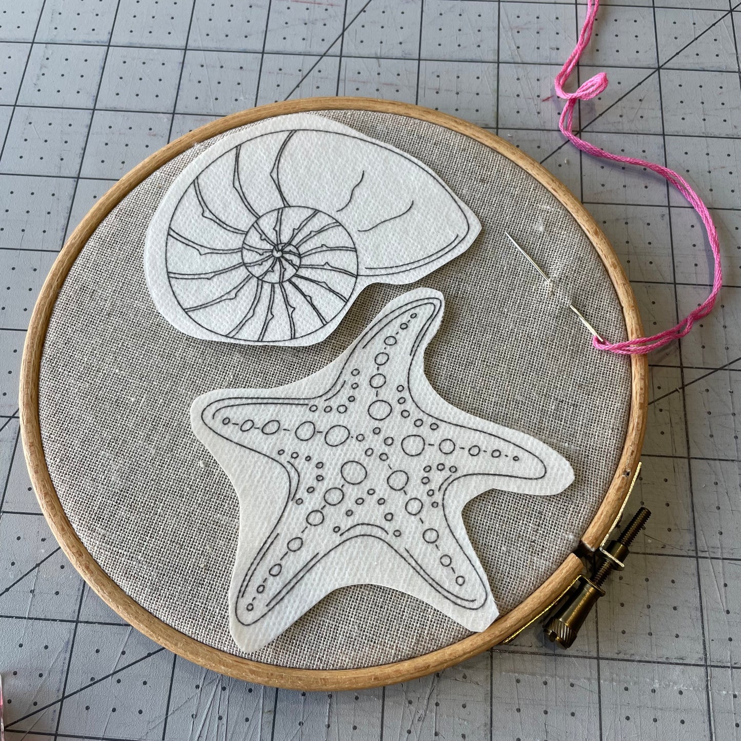 Modèles à broder hydro-solubles - 2 modèles moyens formats